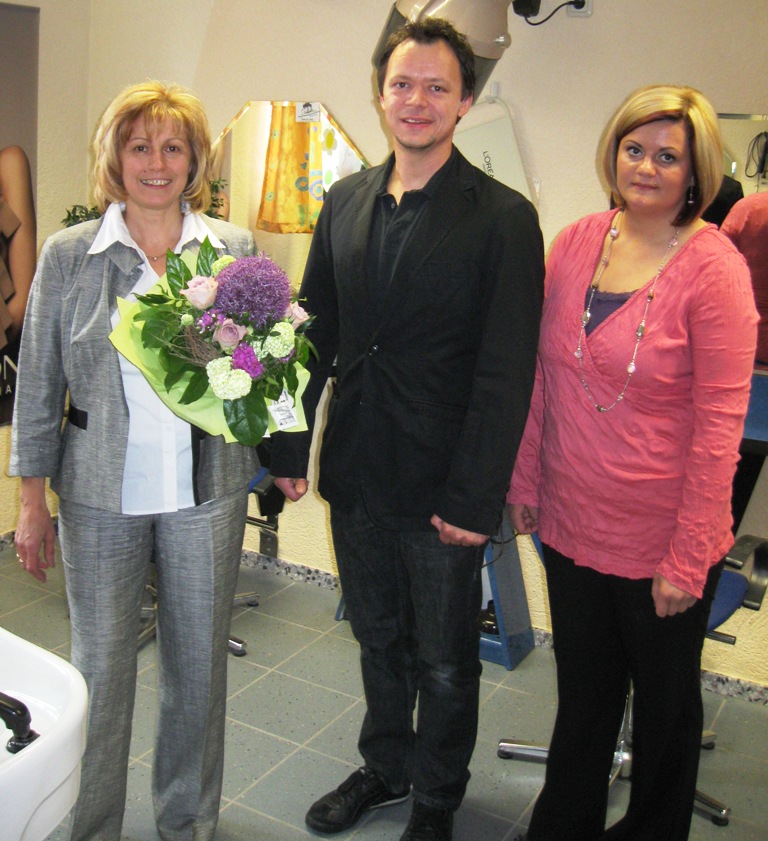 Frau Bubanja (links) zusammen mit Peter Schmitt und ihrer Mitarbeiterin Lena Jarowenko.